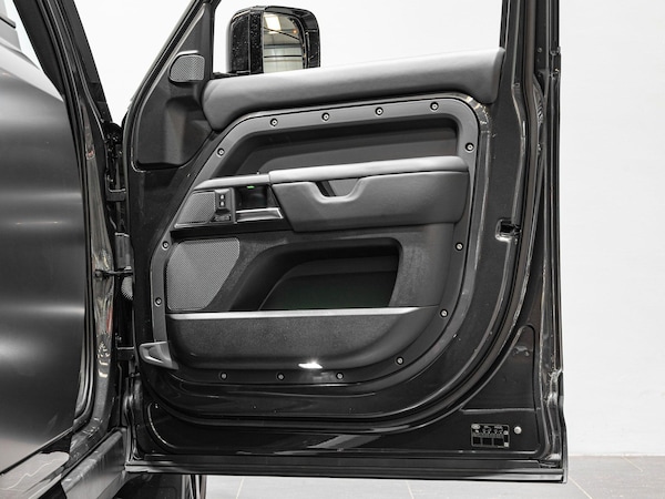 Used Land Rover Defender 110 for sale - 76151442: Photo 22