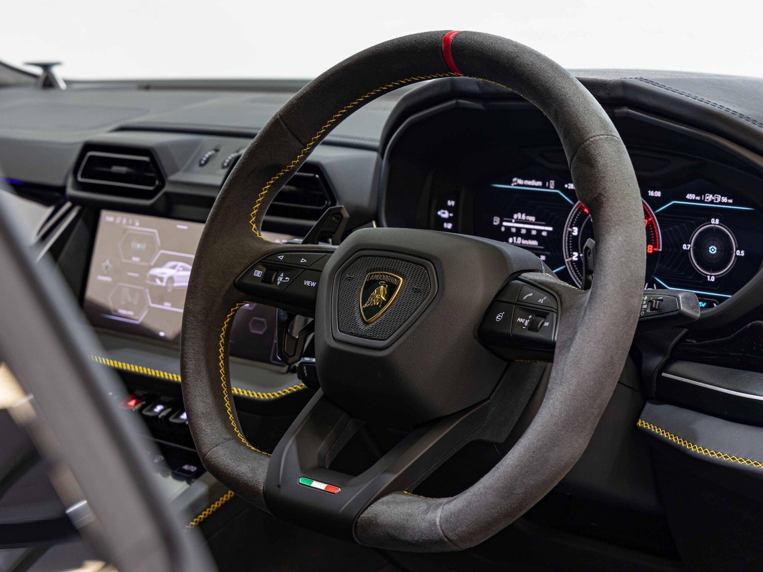 Used Lamborghini Urus 2025 for sale - 76136511: Photo 10