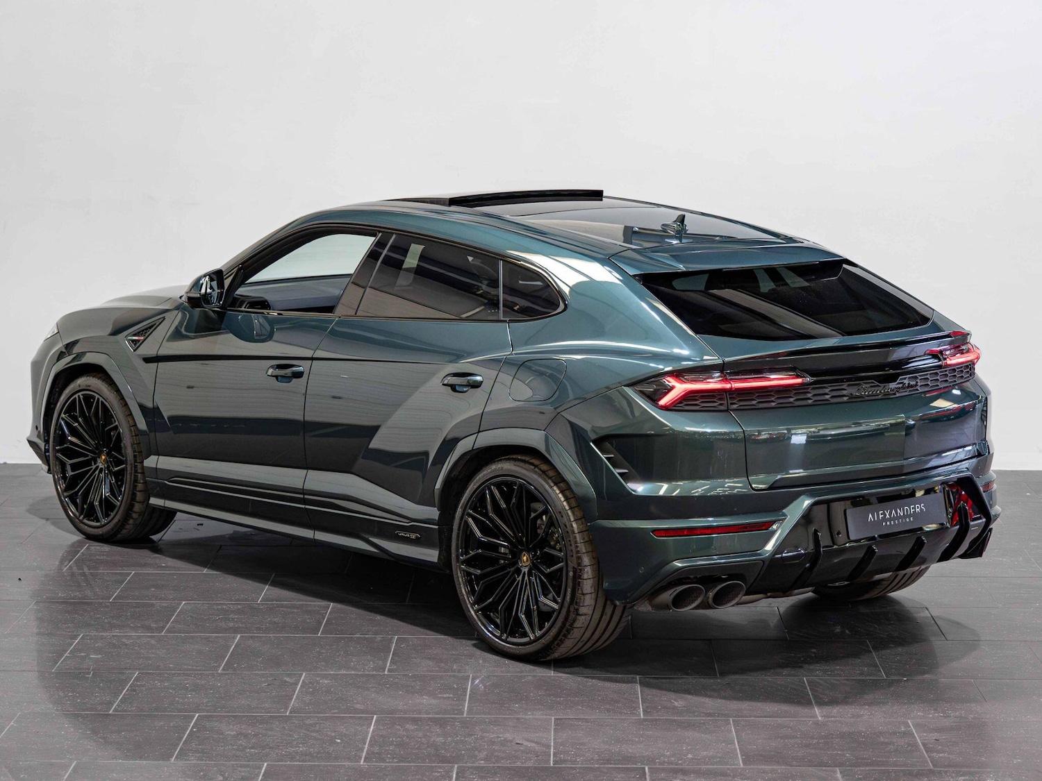 Used Lamborghini Urus 2025 for sale - 76136511: Photo 2