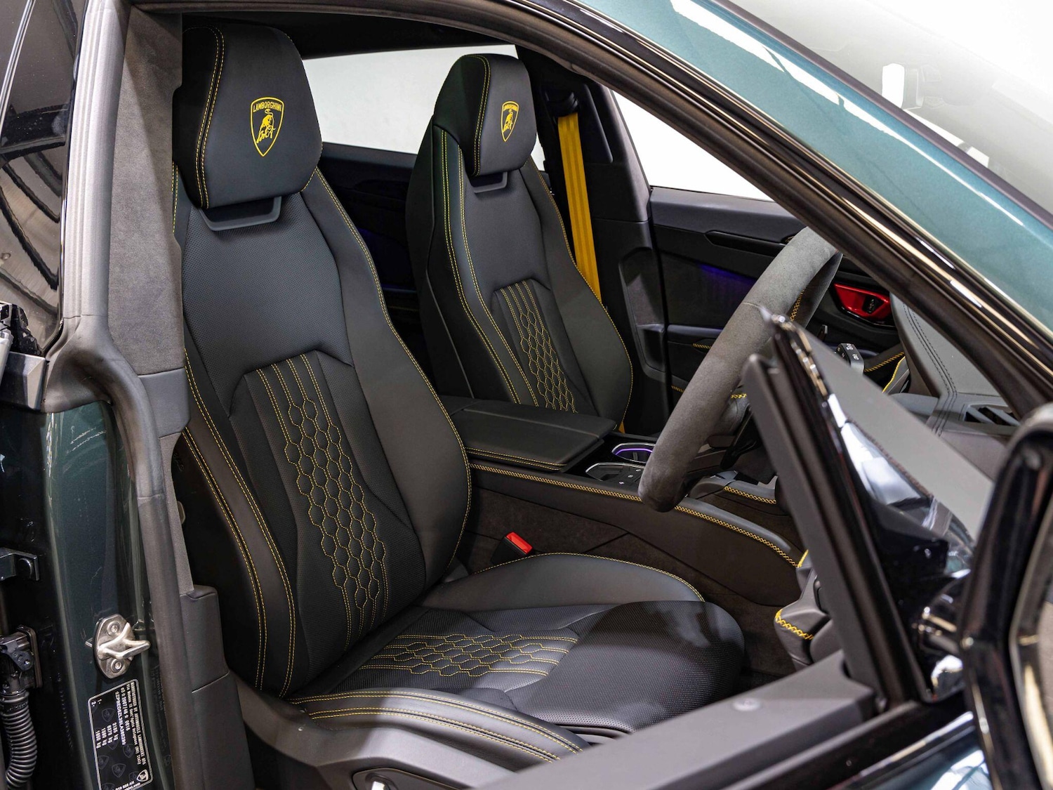 Used Lamborghini Urus 2025 for sale - 76136511: Photo 3