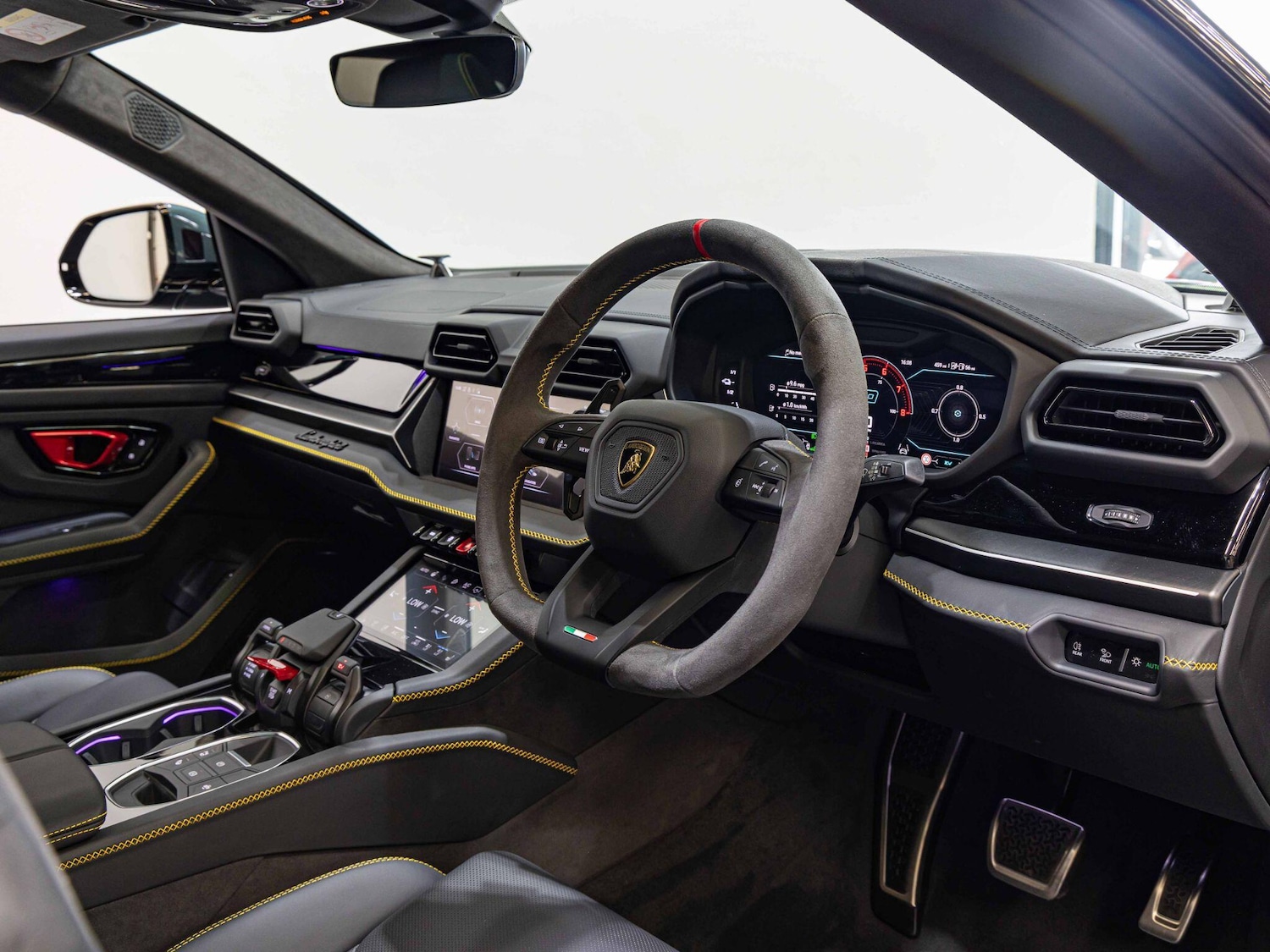 Used Lamborghini Urus 2025 for sale - 76136511: Photo 9