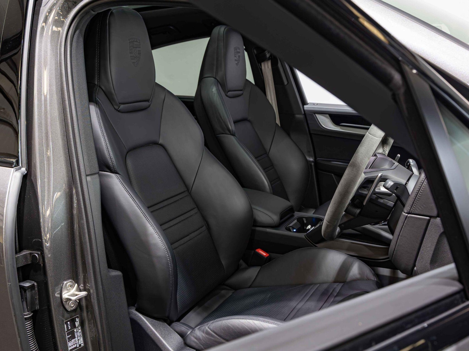 Used Porsche Cayenne 2023 for sale - 76240158: Photo 2