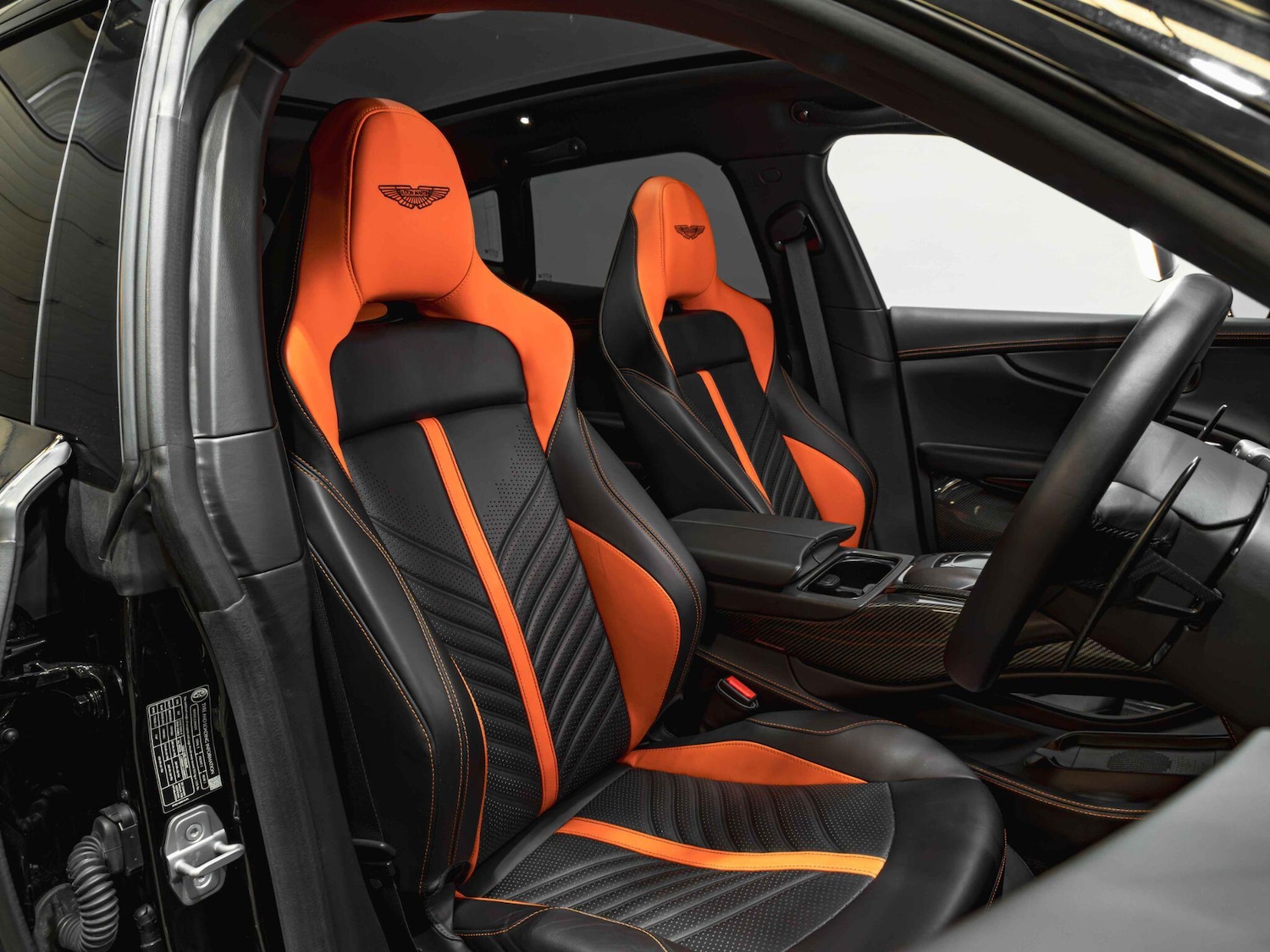 Used Aston Martin DBX for sale - 78204098: Photo 2