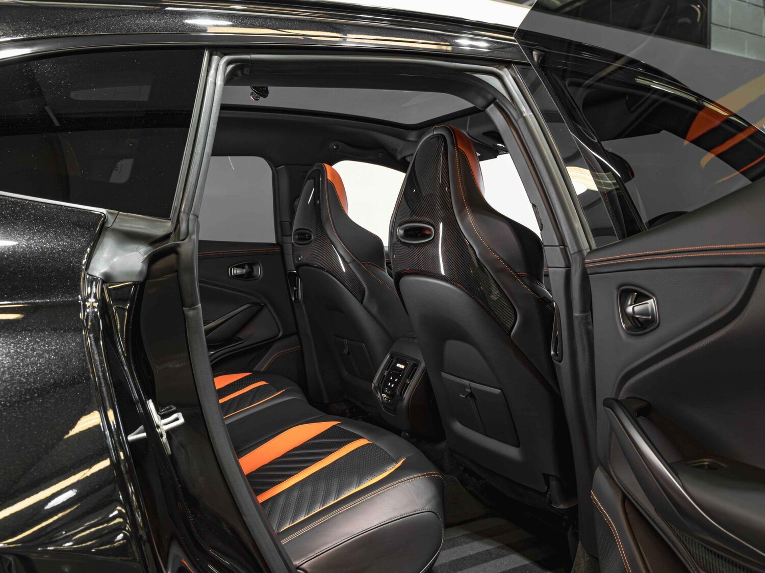 Used Aston Martin DBX for sale - 78204098: Photo 28