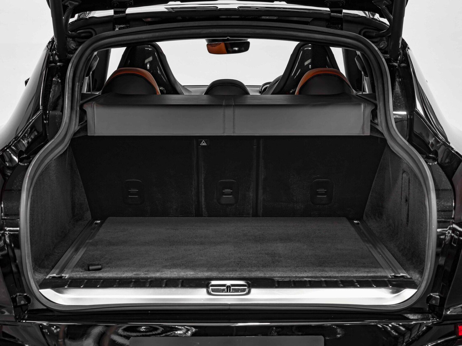 Used Aston Martin DBX for sale - 78204098: Photo 31