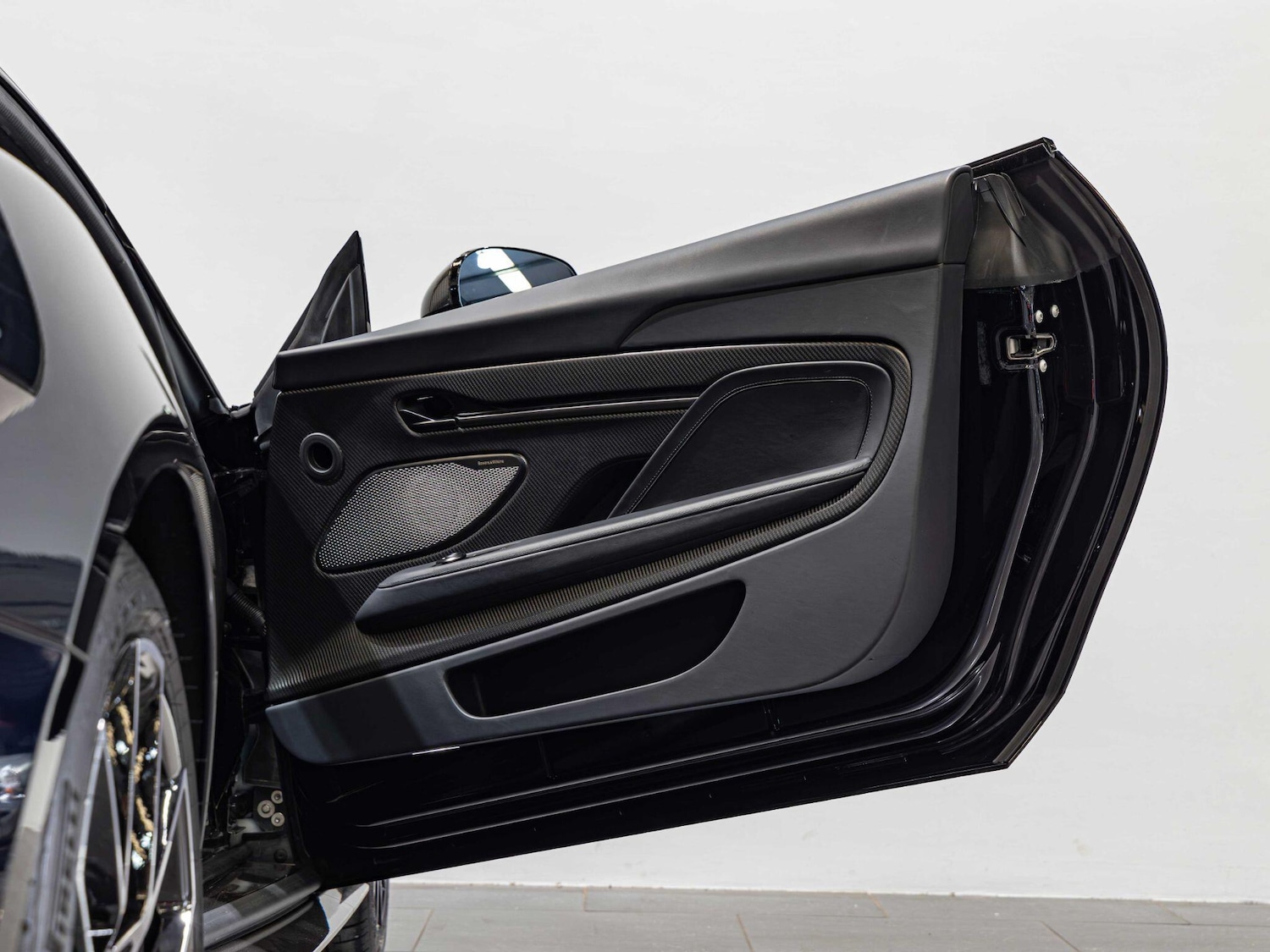 Used Aston Martin Vanquish for sale - 76997195: Photo 23