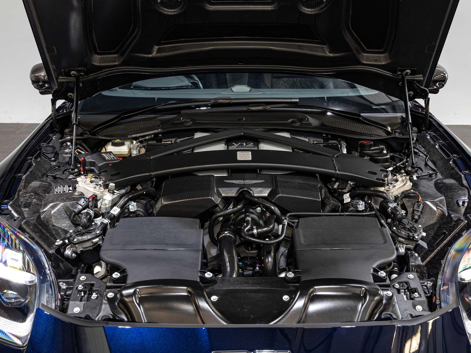 Used Aston Martin Vanquish for sale - 76997195: Photo 32