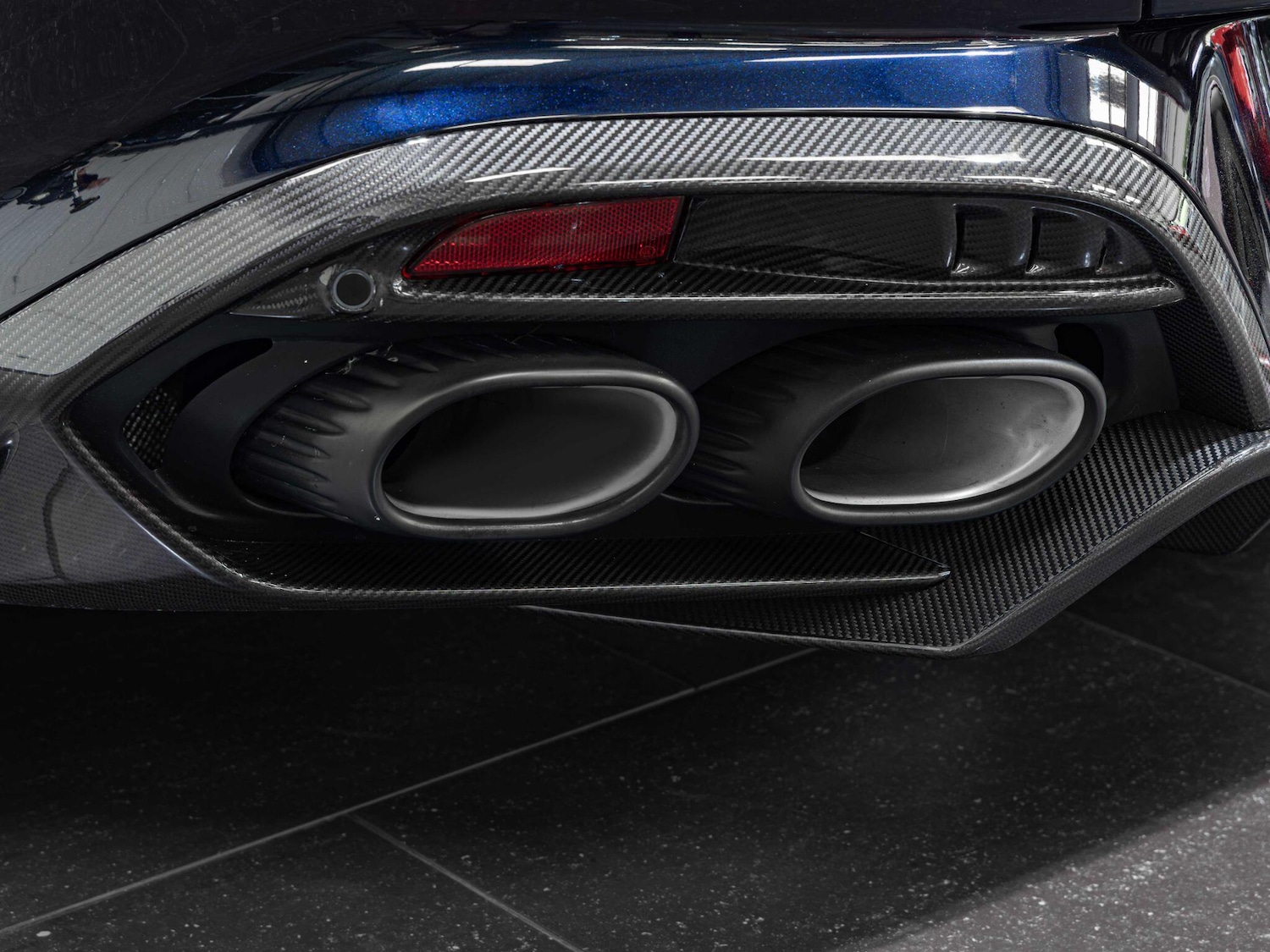 Used Aston Martin Vanquish for sale - 76997195: Photo 4