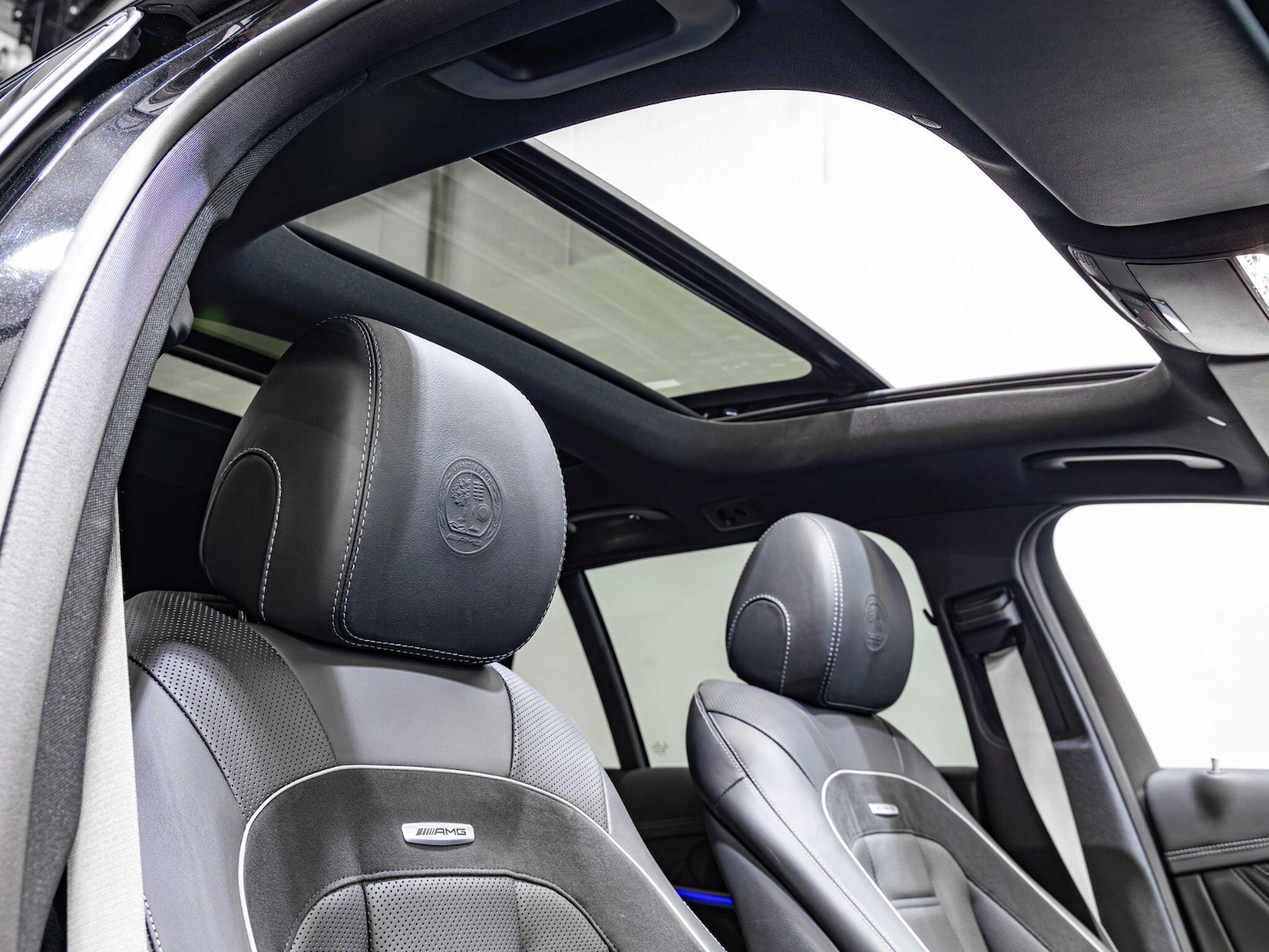 Used Mercedes-Benz E Class 2020 for sale - 76989135: Photo 2