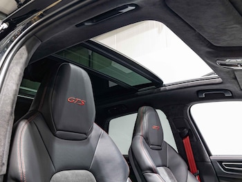 Used Porsche Cayenne 2023 for sale - 76370438: Photo