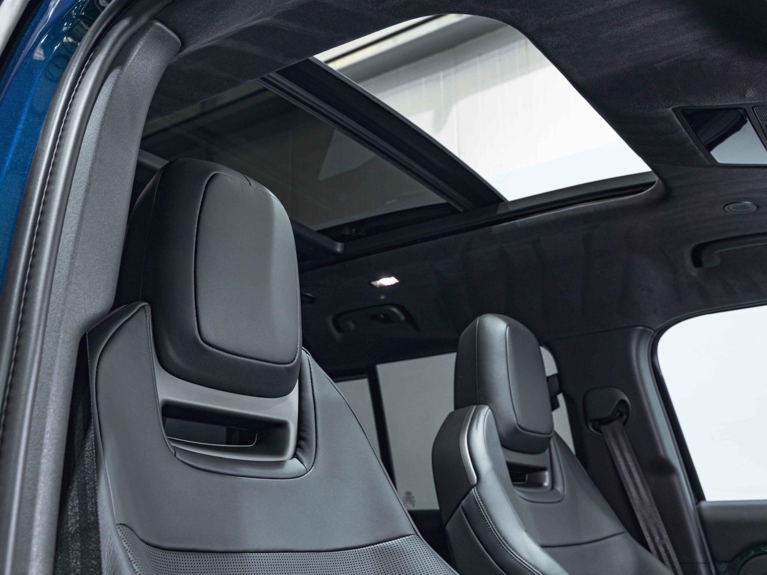 Used Land Rover Defender 110 for sale - 77657652: Photo 2