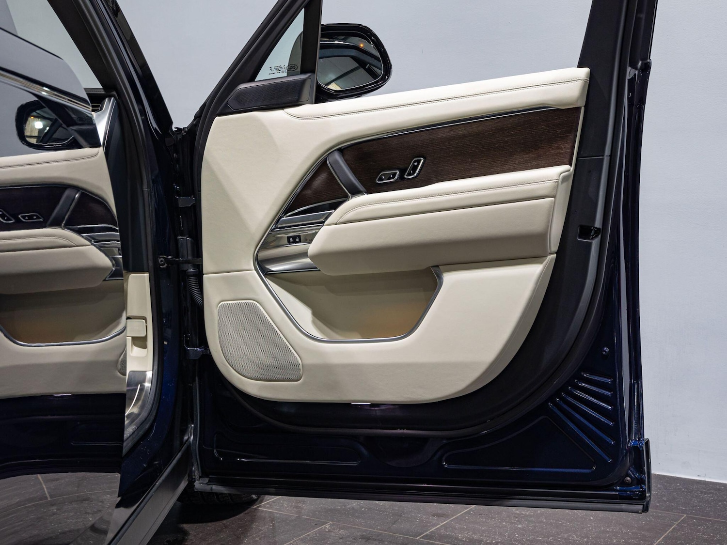 Used Land Rover Range Rover 2023 for sale - 76714579: Photo 17