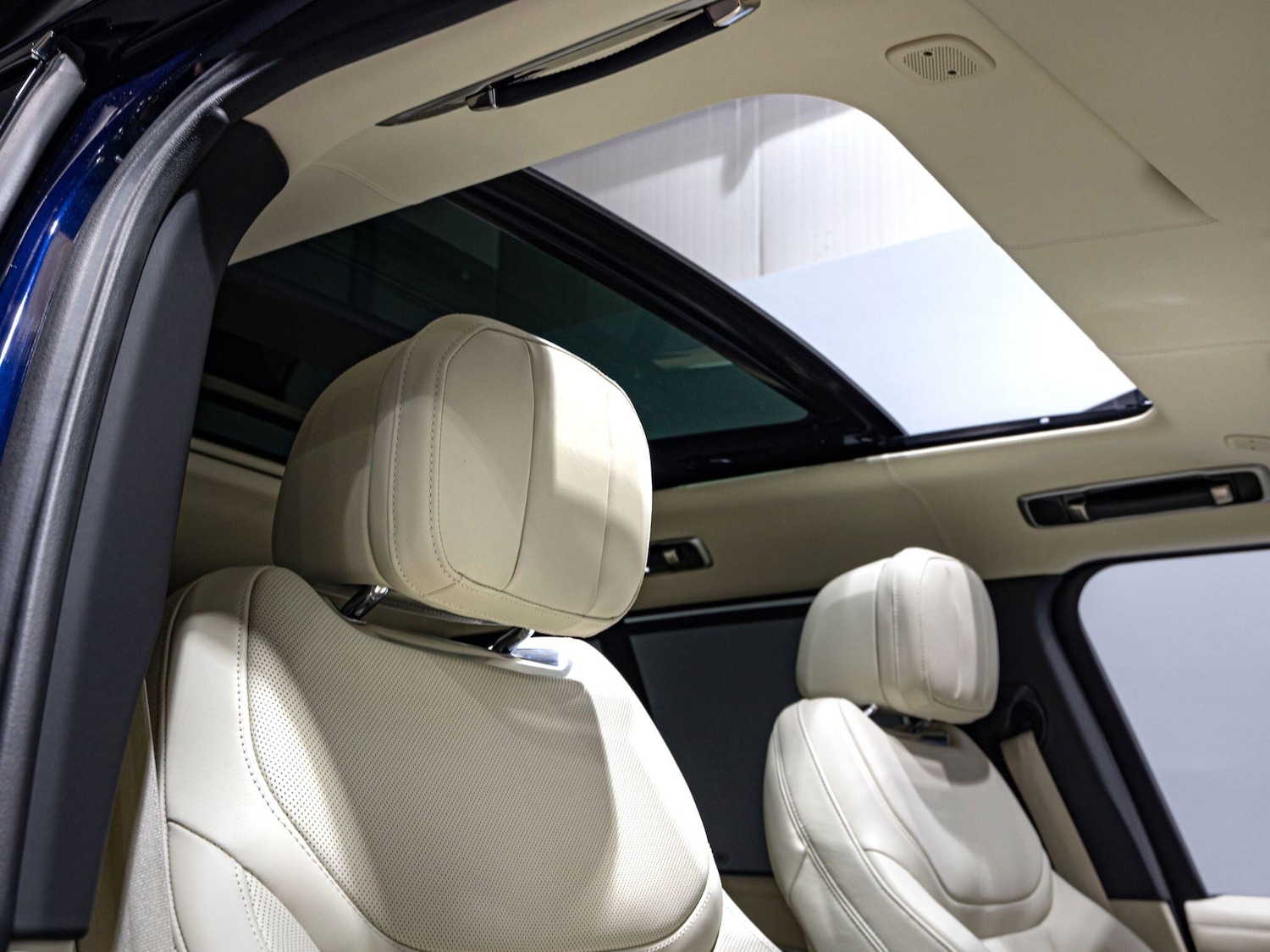 Used Land Rover Range Rover 2023 for sale - 76714579: Photo 2