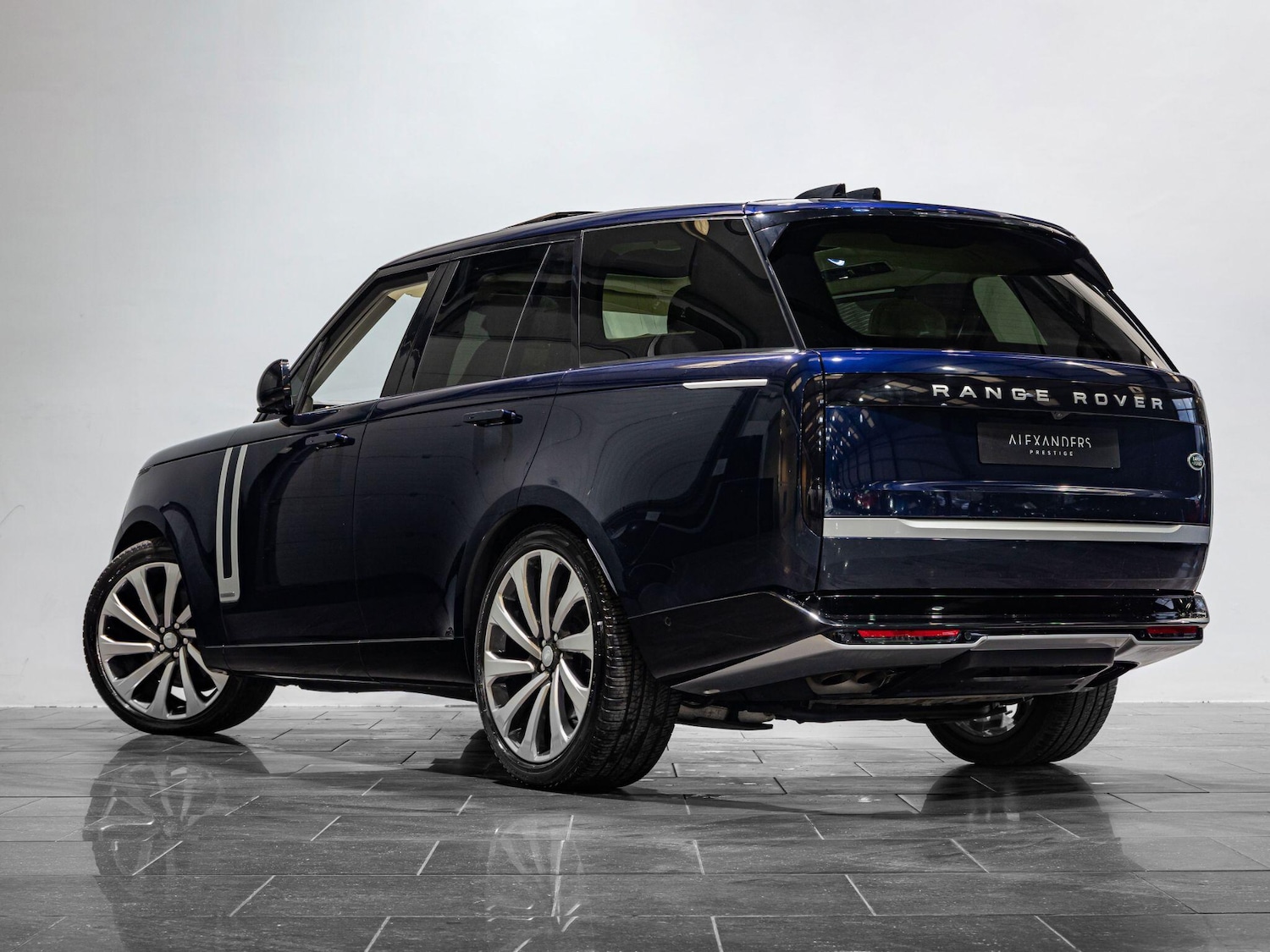 Used Land Rover Range Rover 2023 for sale - 76714579: Photo 5