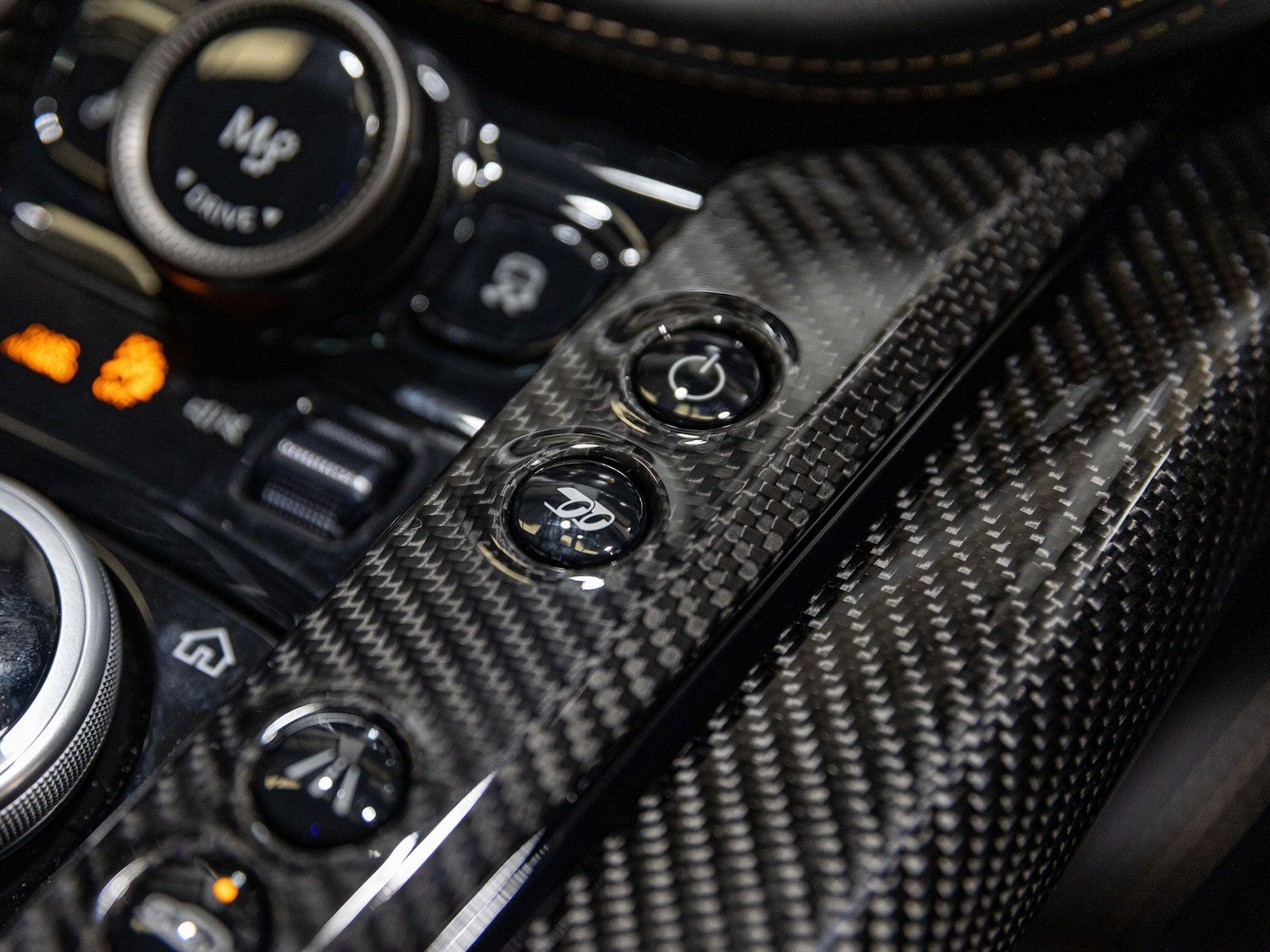 Used Aston Martin DBX for sale - 77538393: Photo 18