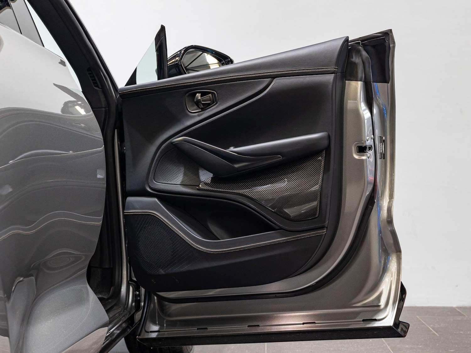 Used Aston Martin DBX for sale - 77538393: Photo 29