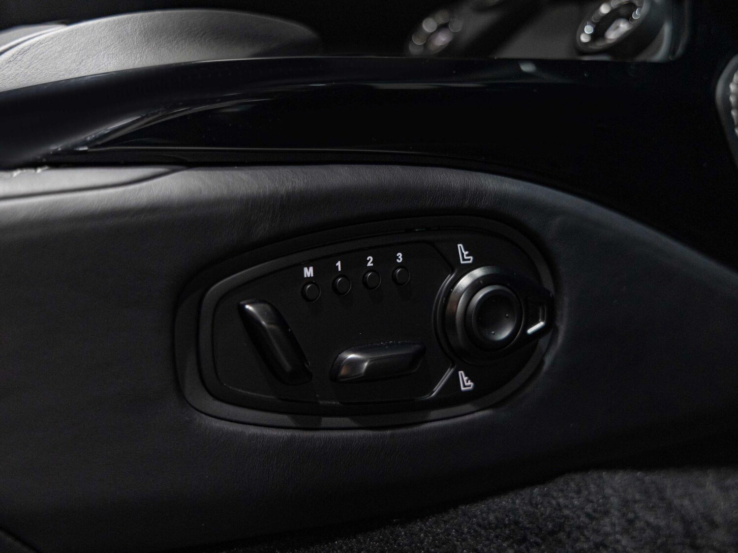 Used Aston Martin Vantage for sale - 77882870: Photo 16