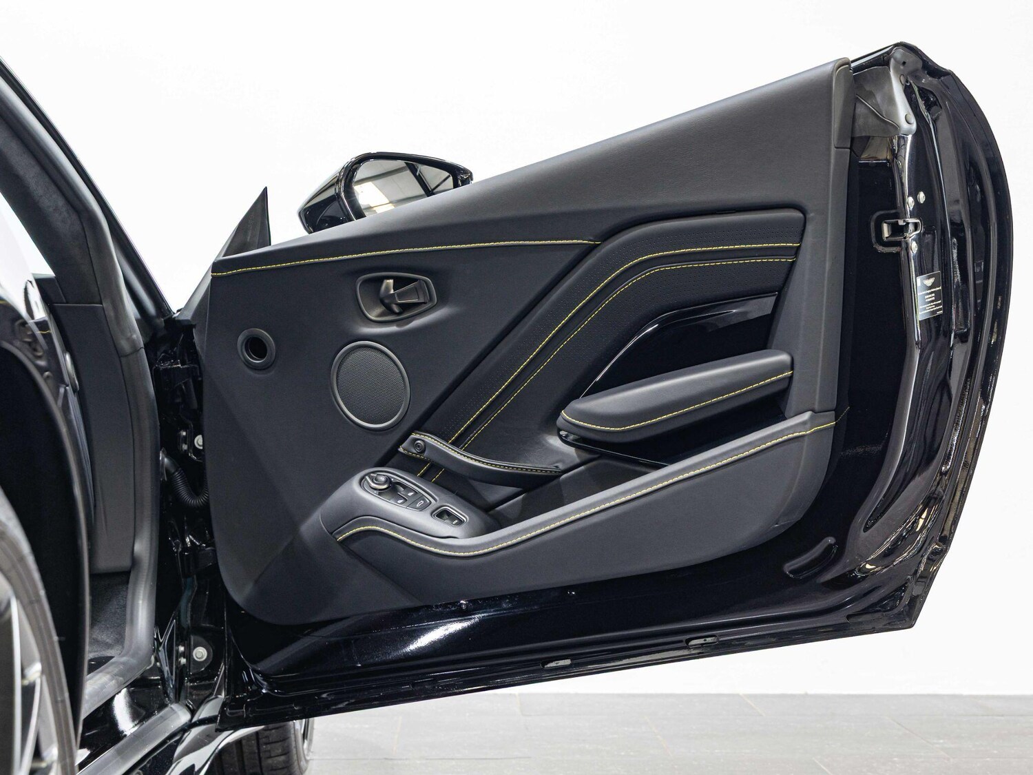 Used Aston Martin Vantage for sale - 77882870: Photo 17