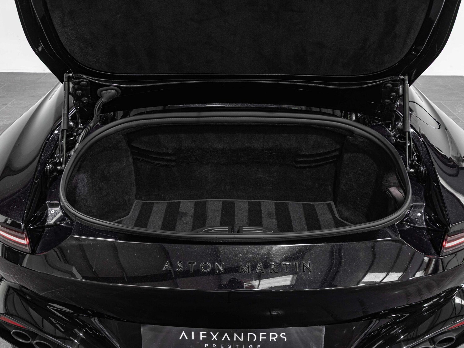 Used Aston Martin Vantage for sale - 77882870: Photo 28