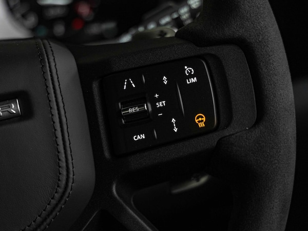 Used Land Rover Defender 110 2023 for sale - 76012242: Photo 11