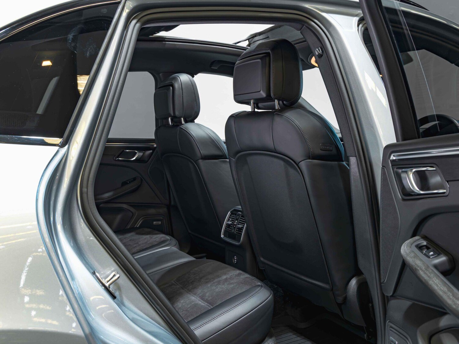 Used Porsche Macan 2021 for sale - 77683079: Photo 16