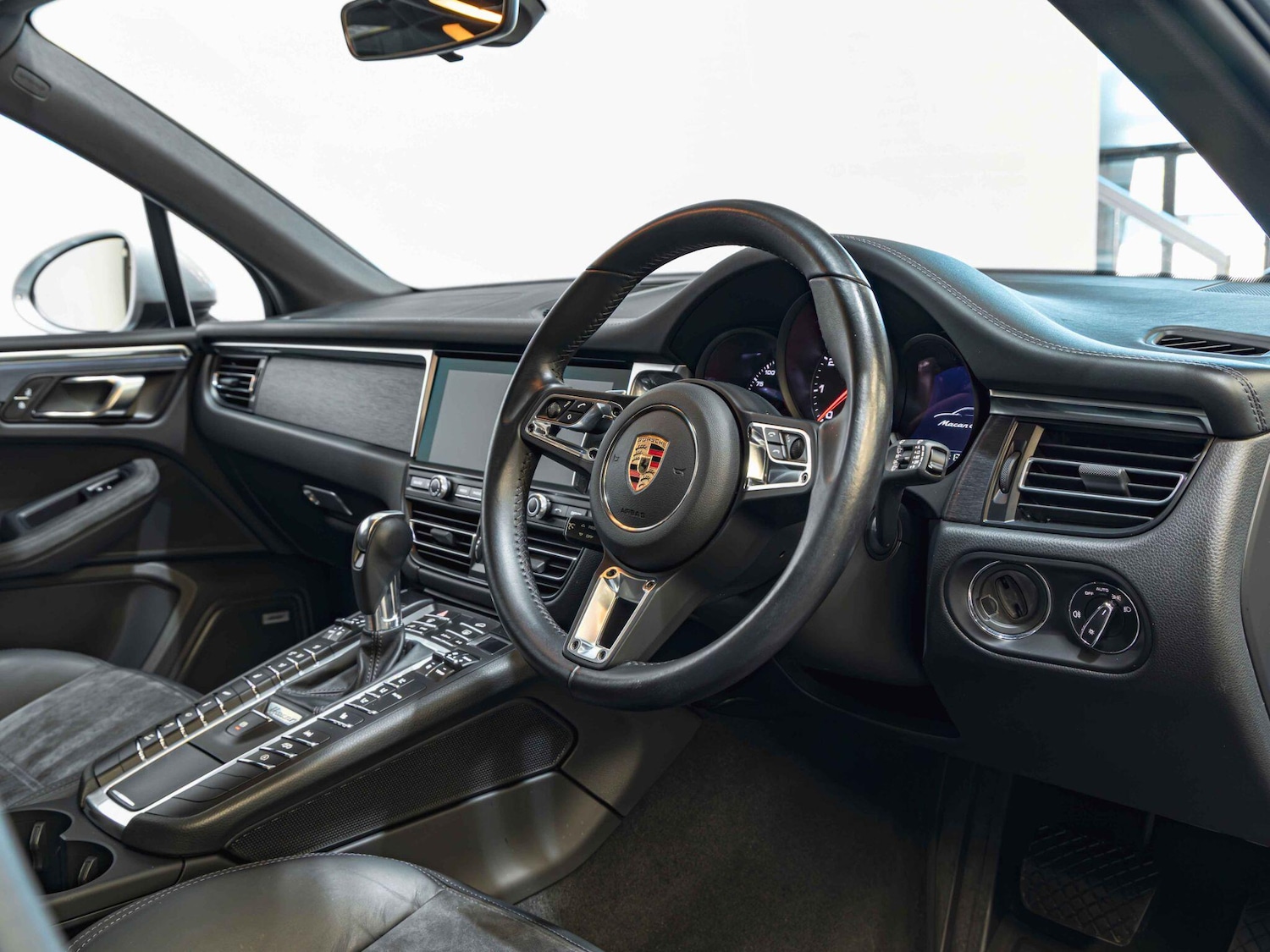 Used Porsche Macan 2021 for sale - 77683079: Photo 8