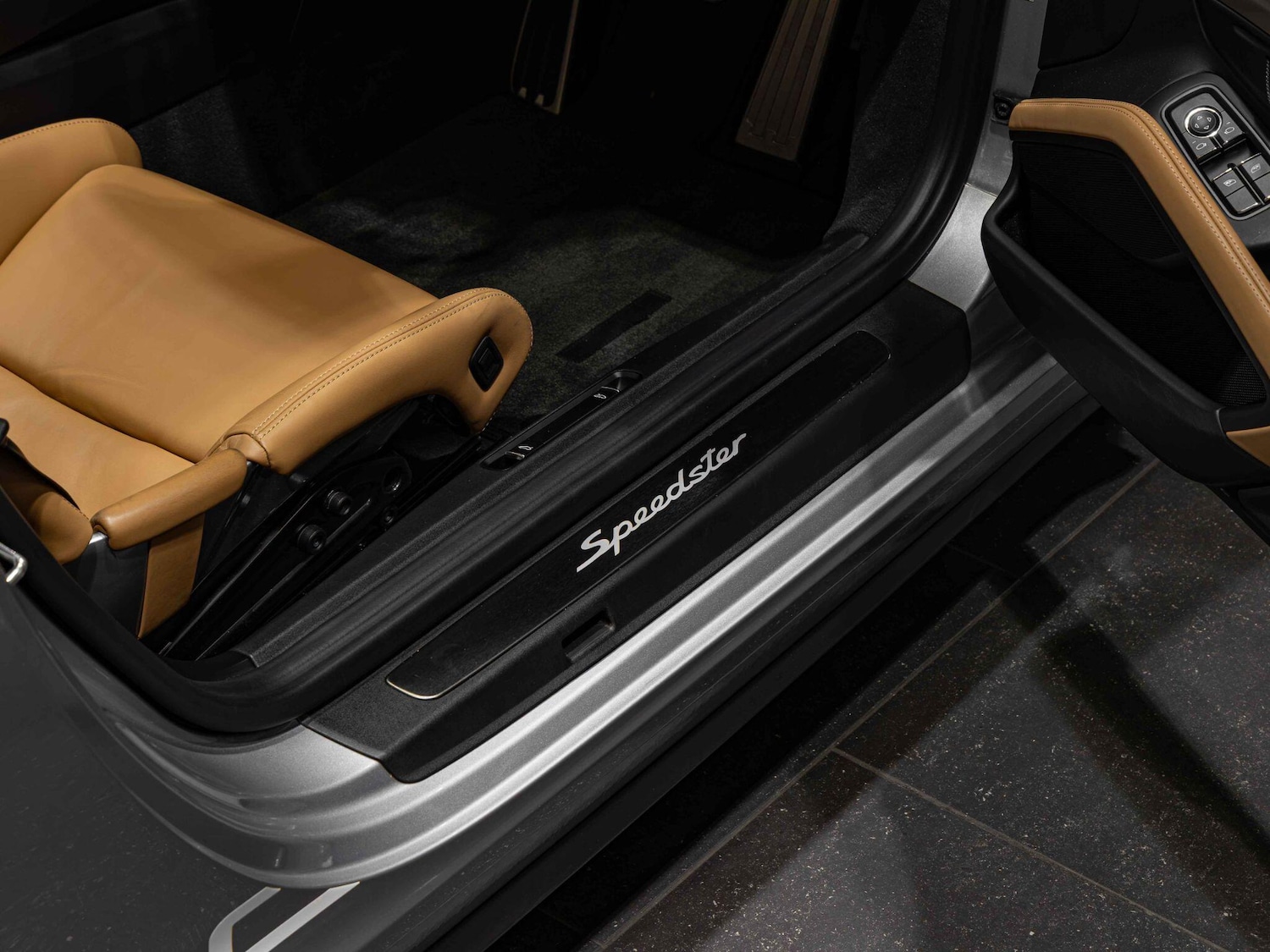 Used Porsche 911 for sale - 76865393: Photo 34