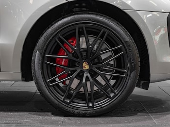Used Porsche Macan 2023 for sale - 76562309: Photo