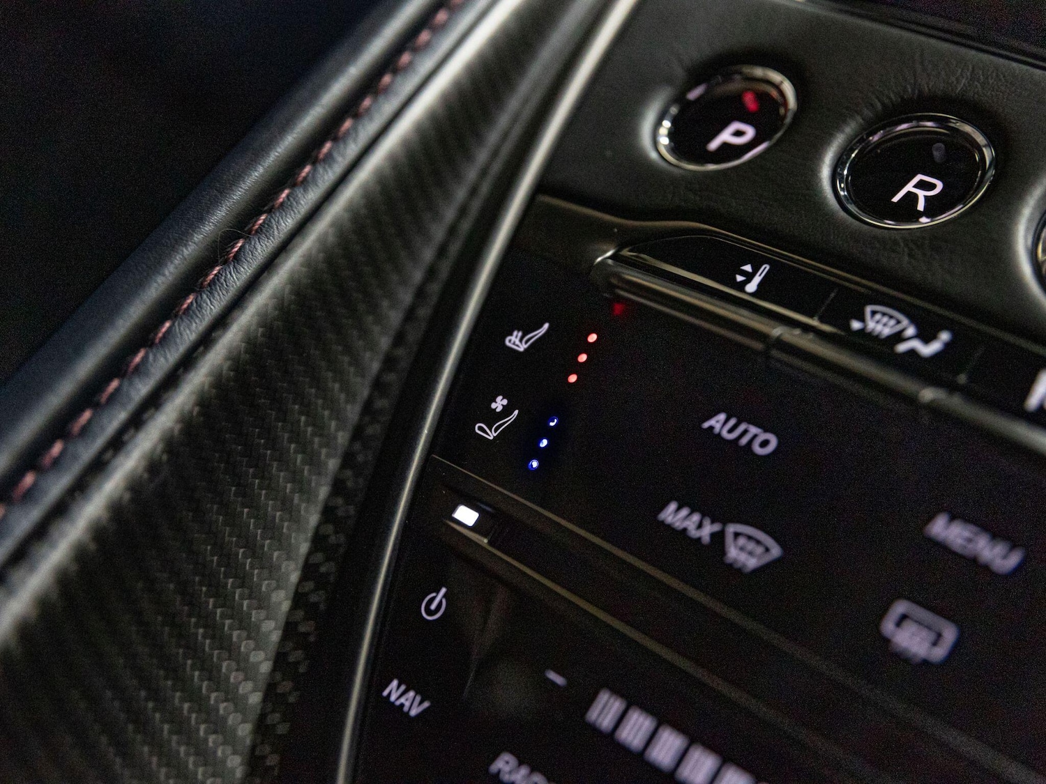 Used Aston Martin DBS 2019 for sale - 76398272: Photo 15