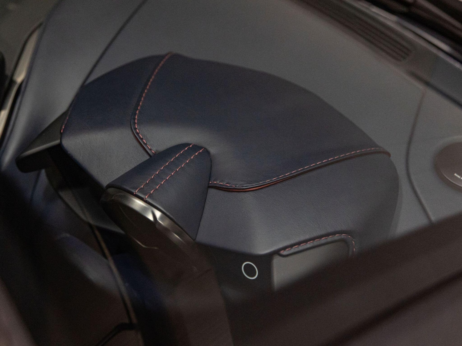 Used Aston Martin DBS 2019 for sale - 76398272: Photo 16