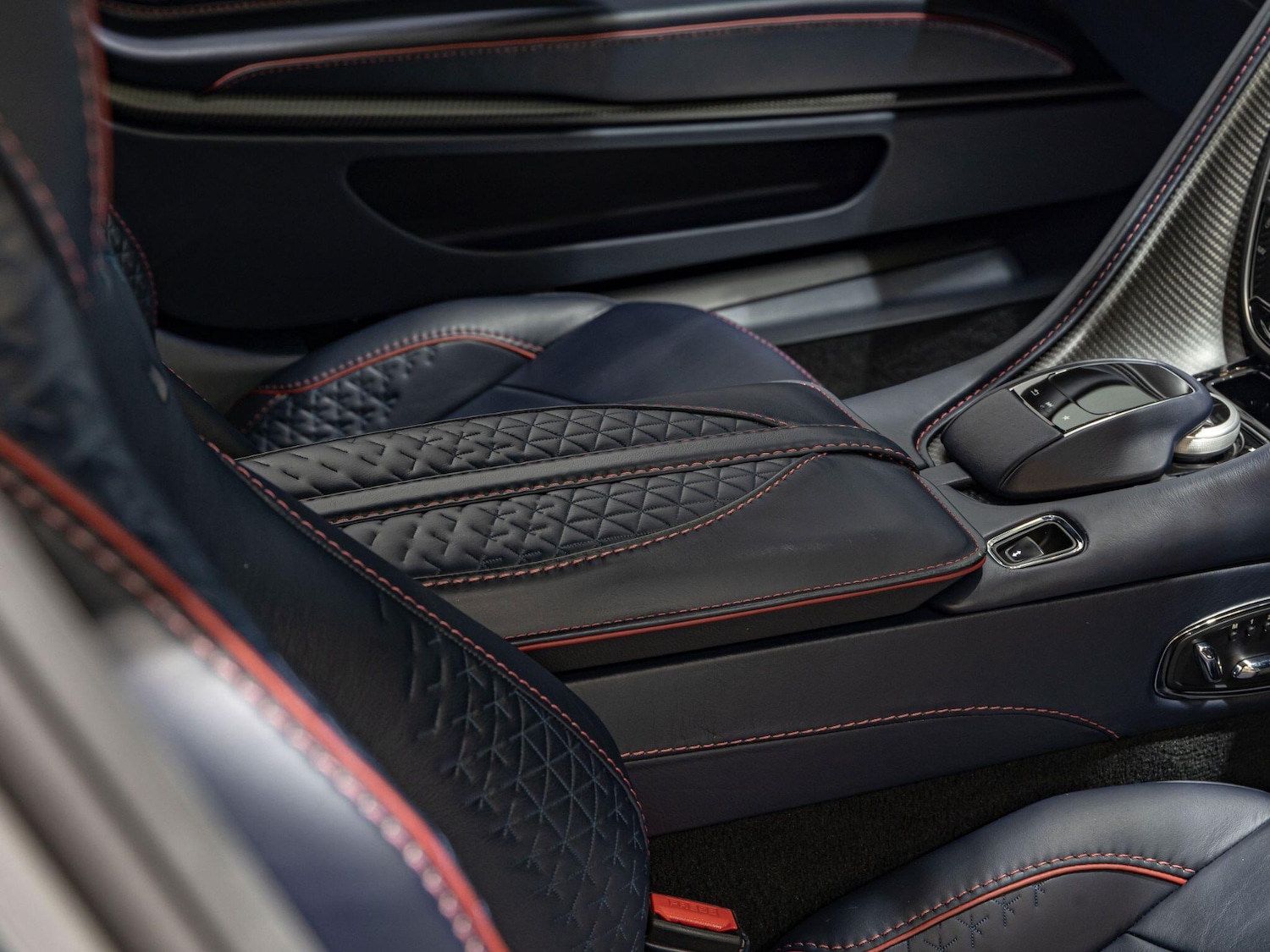 Used Aston Martin DBS 2019 for sale - 76398272: Photo 17