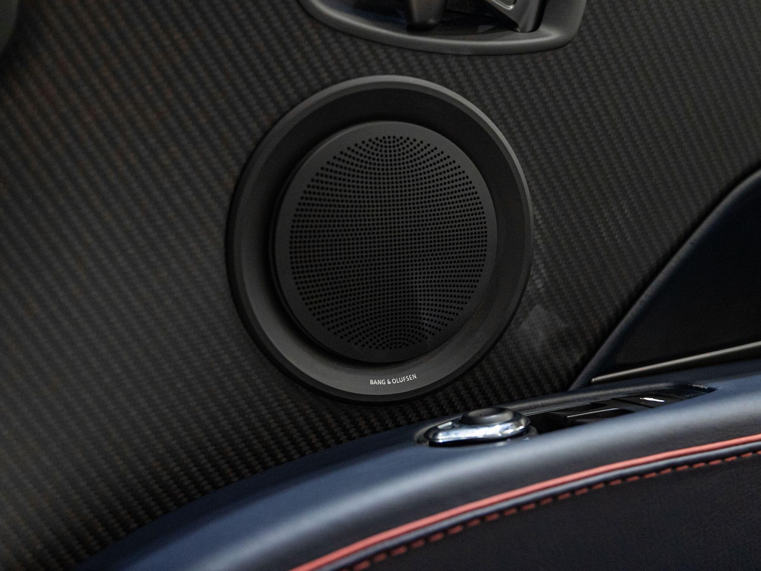 Used Aston Martin DBS 2019 for sale - 76398272: Photo 2