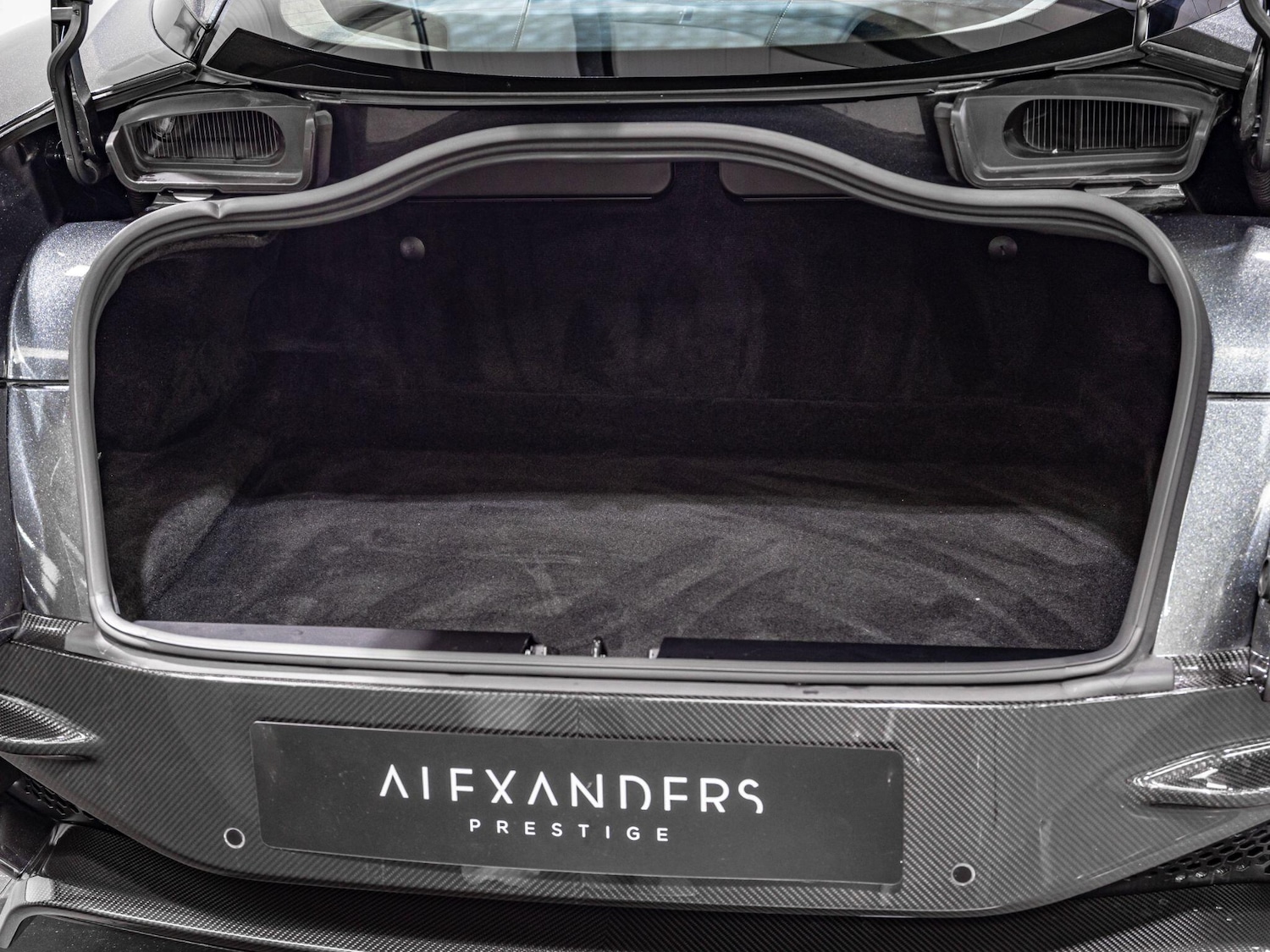 Used Aston Martin DBS 2019 for sale - 76398272: Photo 29