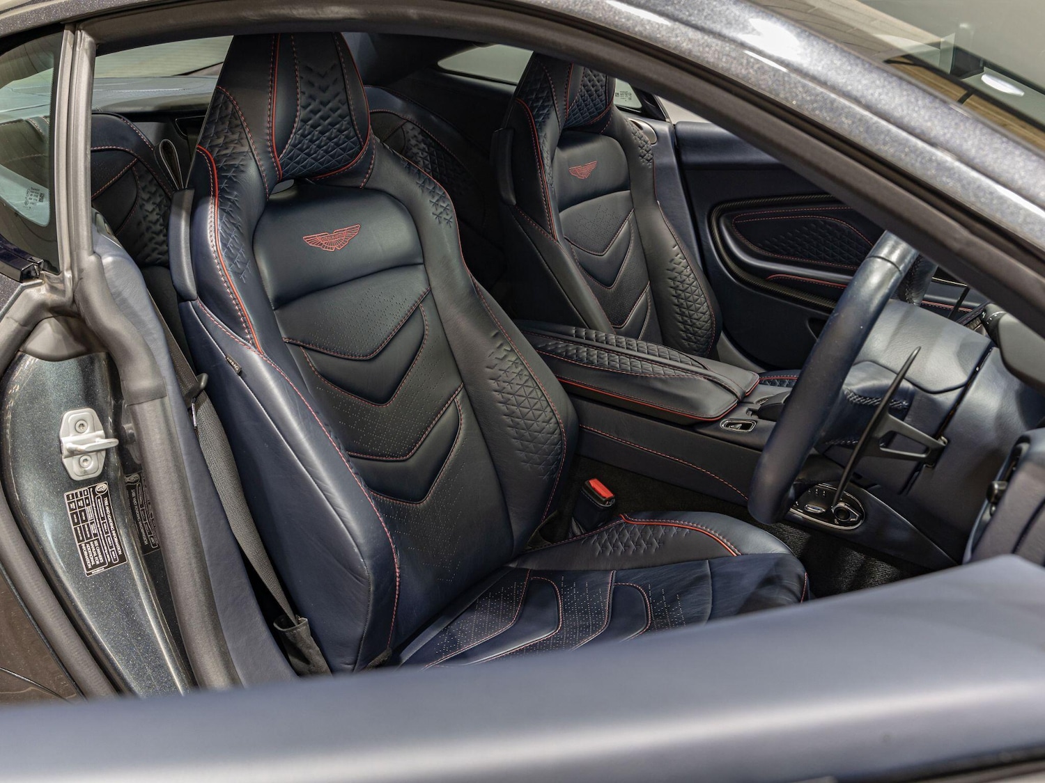 Used Aston Martin DBS 2019 for sale - 76398272: Photo 7