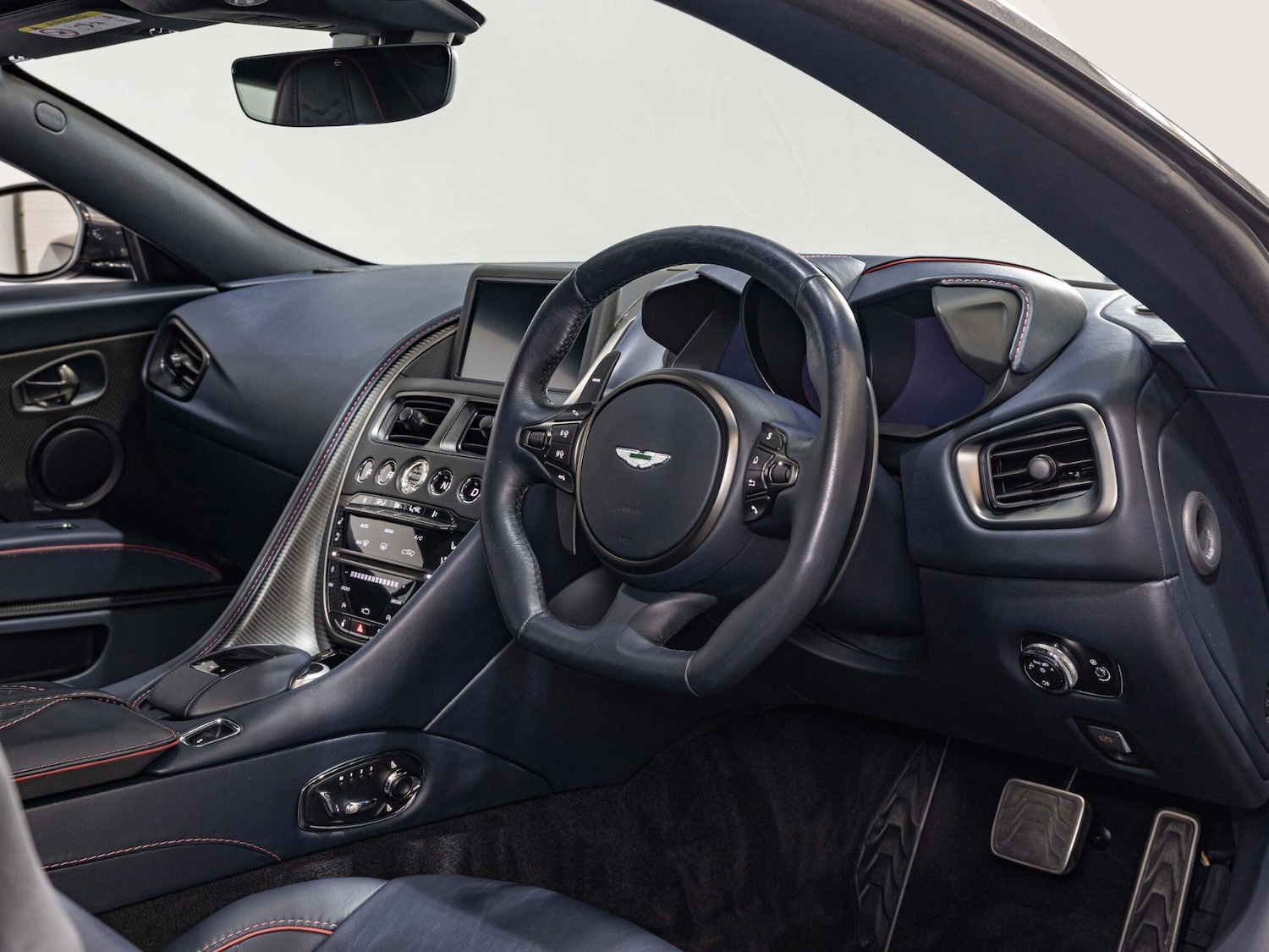 Used Aston Martin DBS 2019 for sale - 76398272: Photo 8