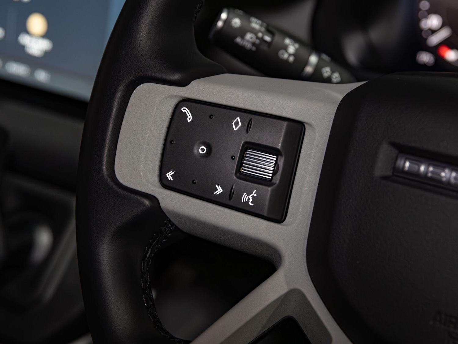 Used Land Rover Defender 90 2022 for sale - 76976092: Photo 11