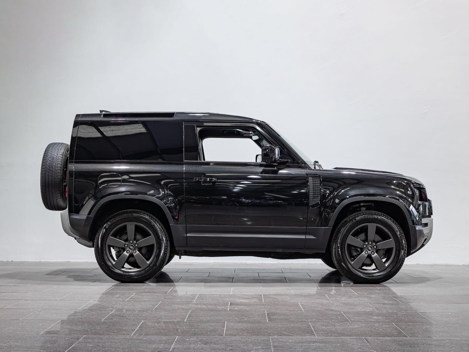 Used Land Rover Defender 90 2022 for sale - 76976092: Photo 5