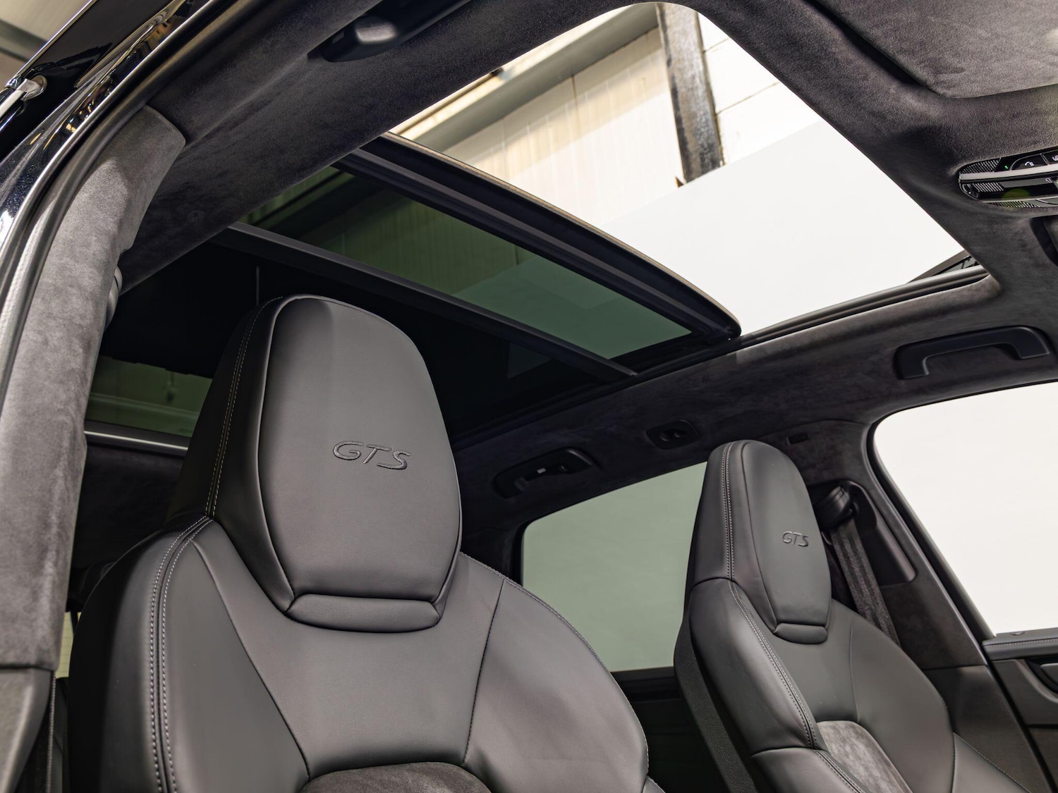 Used Porsche Cayenne for sale - 77574784: Photo 2