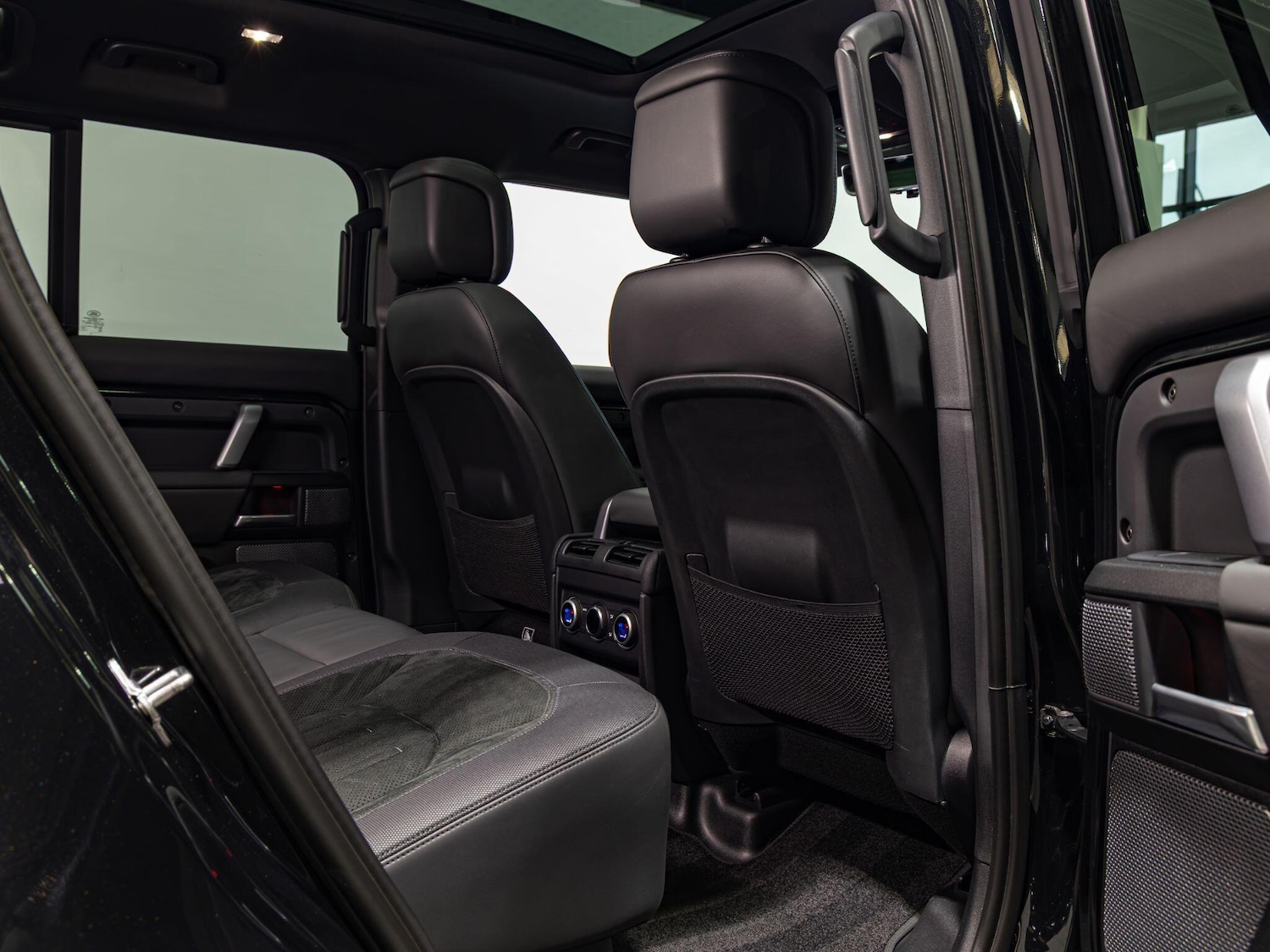 Used Land Rover Defender 110 2023 for sale - 77575104: Photo 18