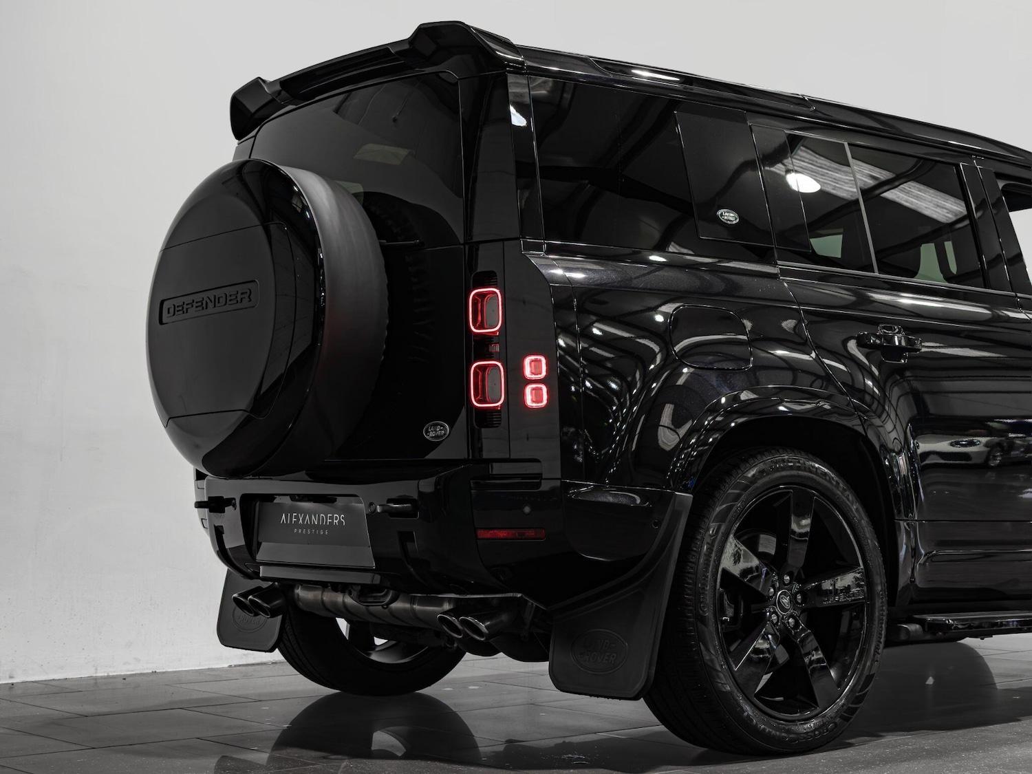 Used Land Rover Defender 110 2023 for sale - 77575104: Photo 30