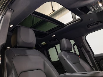 Used Land Rover Defender 110 2024 for sale - 77824932: Photo