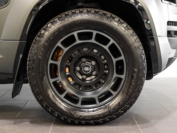 Used Land Rover Defender 110 2026 for sale - 79145880: Photo