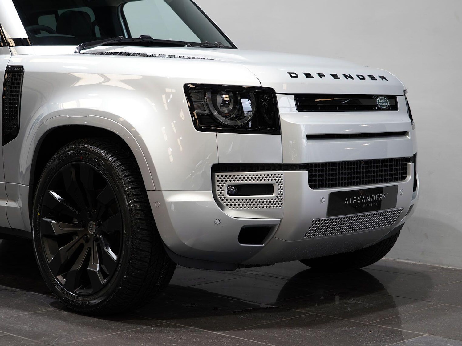 Used Land Rover Defender 110 for sale - 78204927: Photo 10