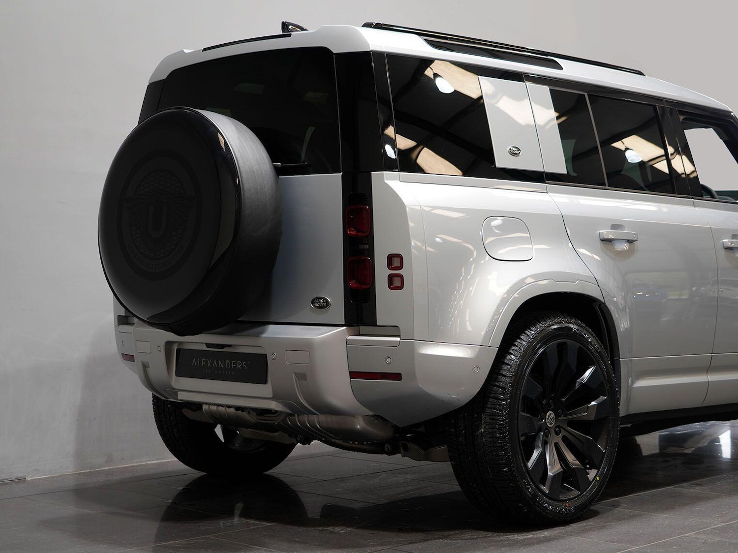 Used Land Rover Defender 110 for sale - 78204927: Photo 11