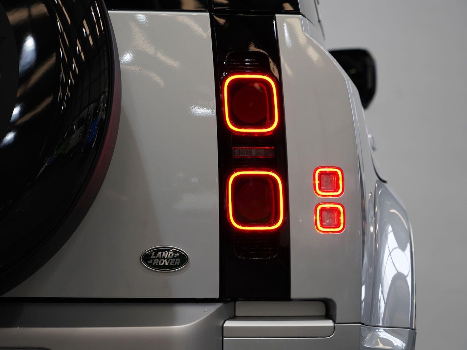 Used Land Rover Defender 110 for sale - 78204927: Photo 15