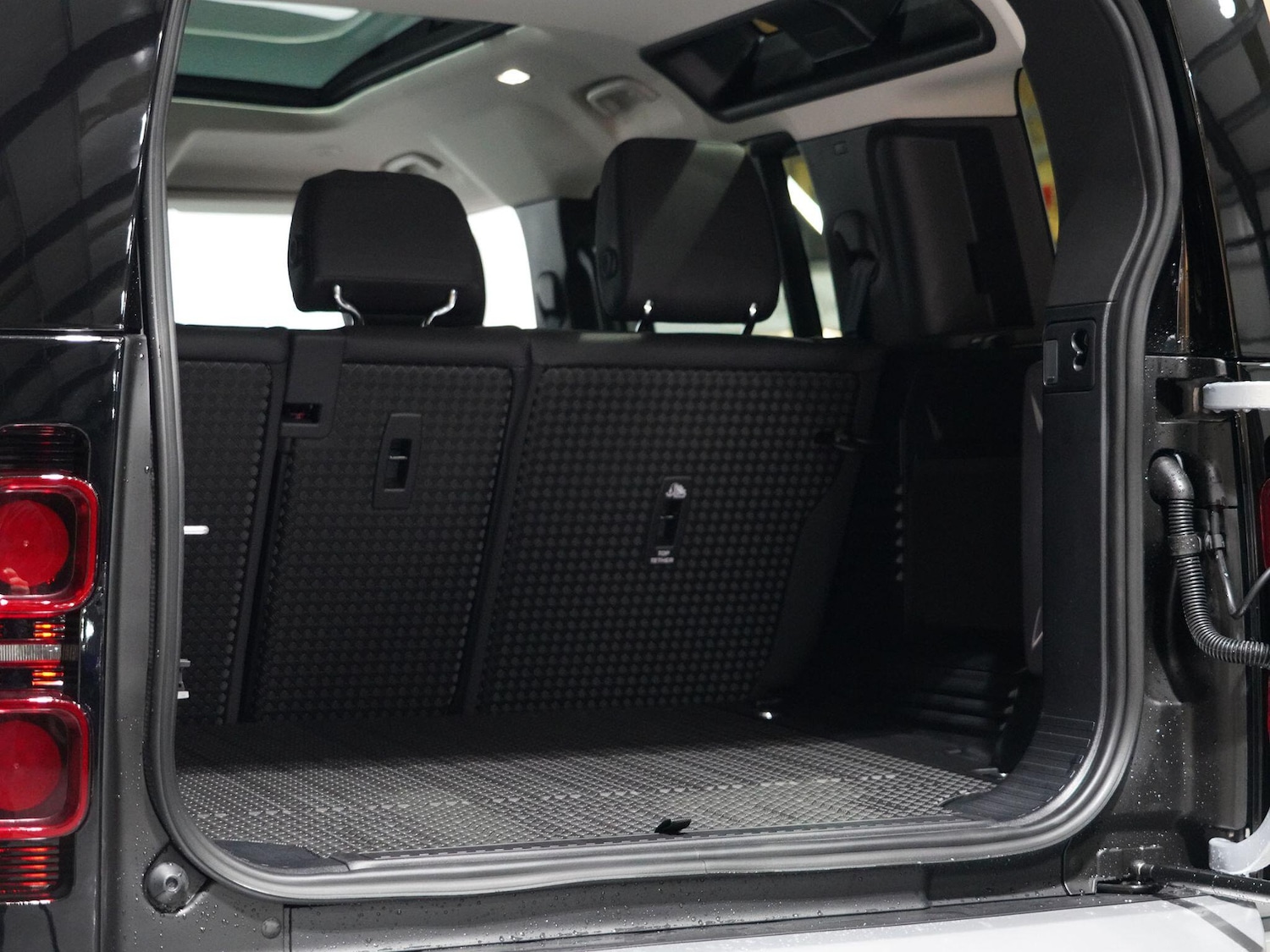 Used Land Rover Defender 110 for sale - 78204927: Photo 30