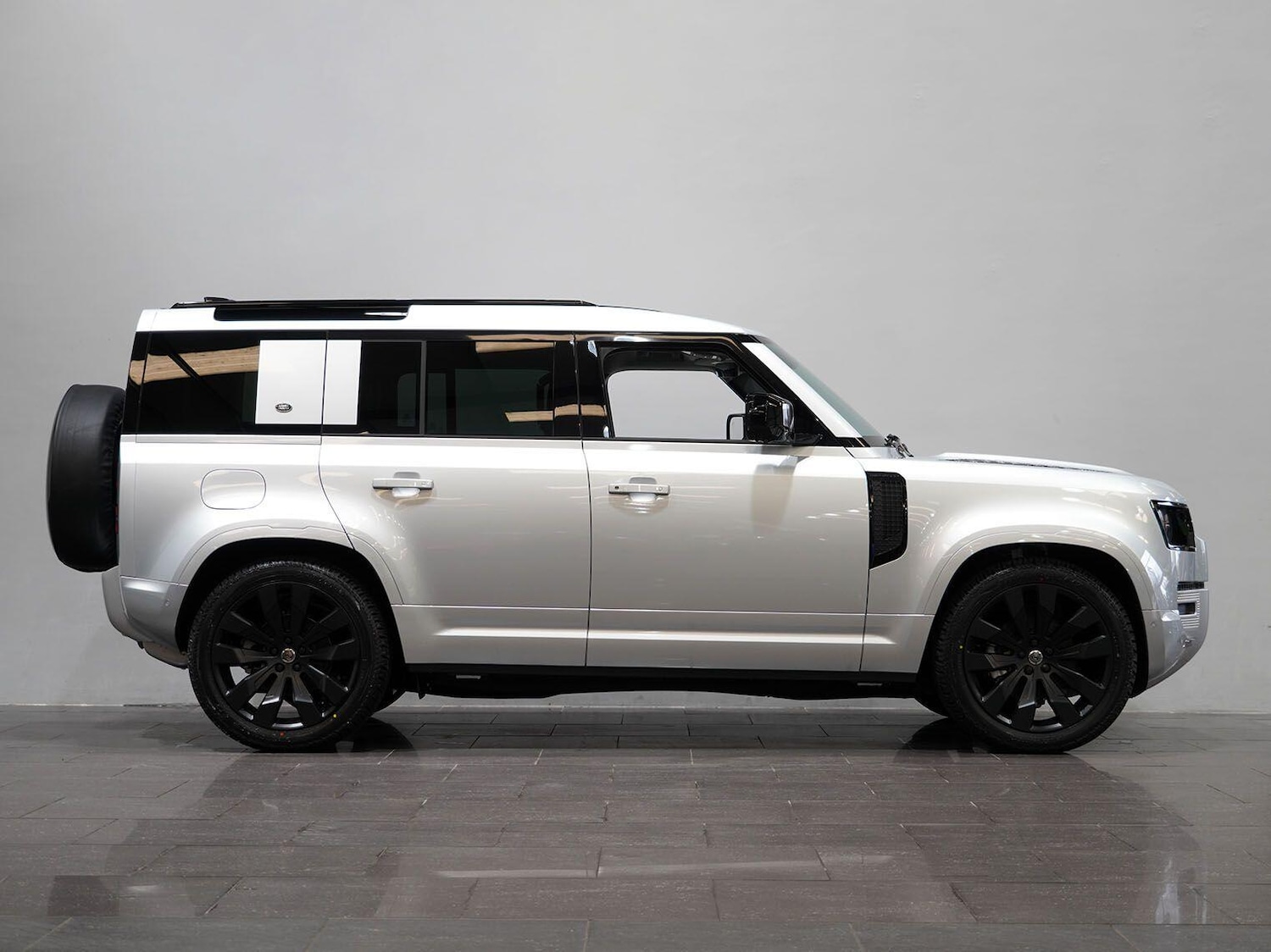 Used Land Rover Defender 110 for sale - 78204927: Photo 6