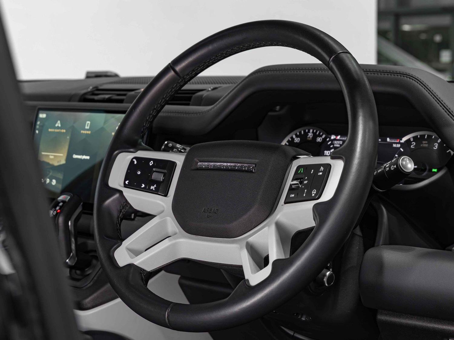 Used Land Rover Defender 110 2023 for sale - 77119918: Photo 11