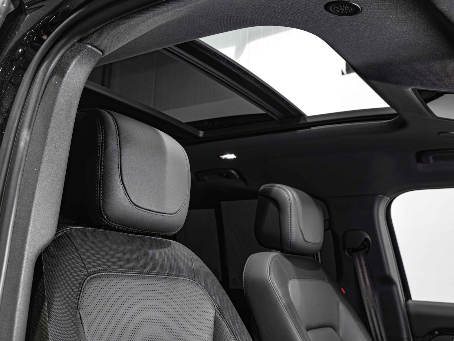 Used Land Rover Defender 110 2023 for sale - 77119918: Photo 2