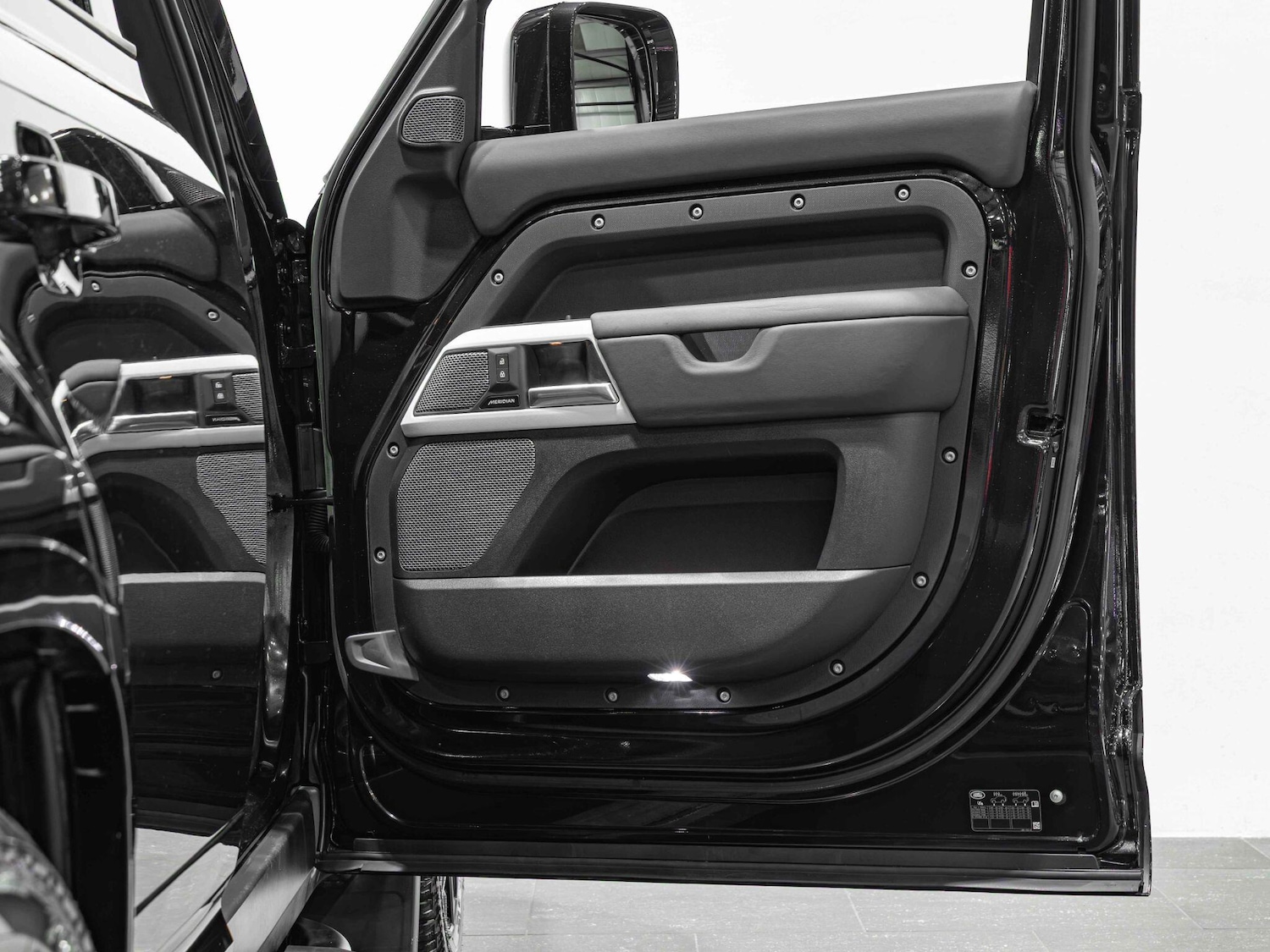 Used Land Rover Defender 110 2023 for sale - 77119918: Photo 21